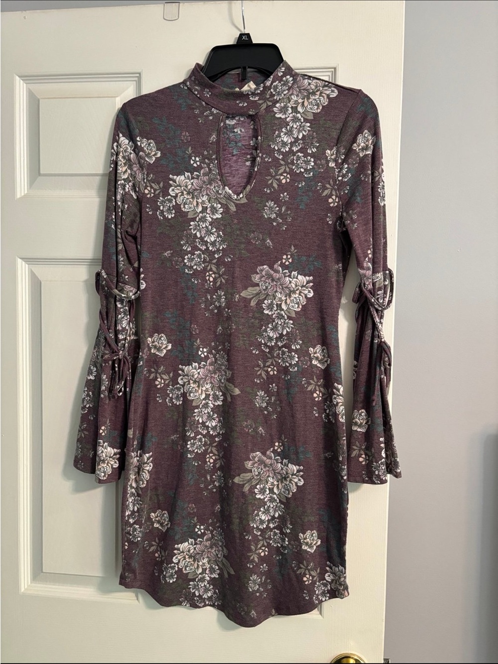 Women's Long-Sleeve Floral Keyhole Dress in Plum